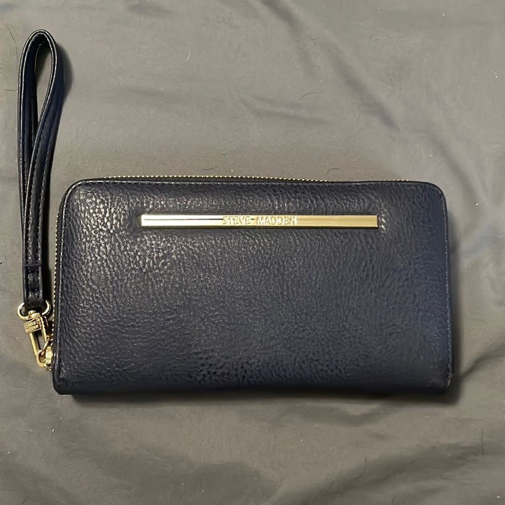 Steve Madden wristlet